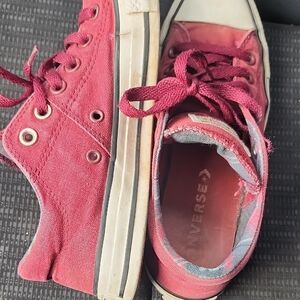 Converse Low-Top Sneakers in Red